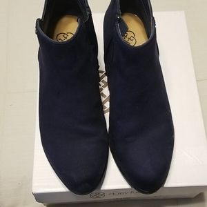 Daisy fuentis navy booties